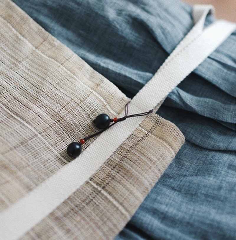 Shi Zhou × 捻 old wood sufferer hand-woven lanyard clothing hang belt key pendant bag hanging wooden beads - เชือก/สายคล้อง - ไม้ สีดำ