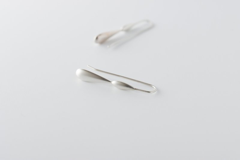 【Earrings】Simple and elegant pendant satin gloss sterling silver earrings - Earrings & Clip-ons - Sterling Silver Silver