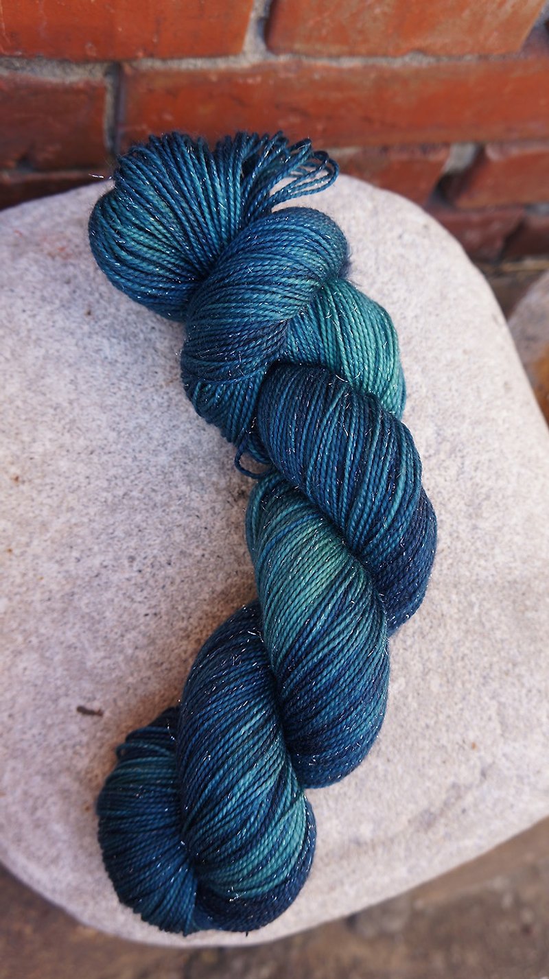 Hand dyed the line. Aurora night sky - Knitting, Embroidery, Felted Wool & Sewing - Wool 