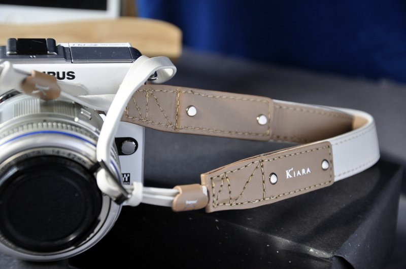 Caelus Young Italian leather strap (white) - กล้อง - หนังแท้ ขาว