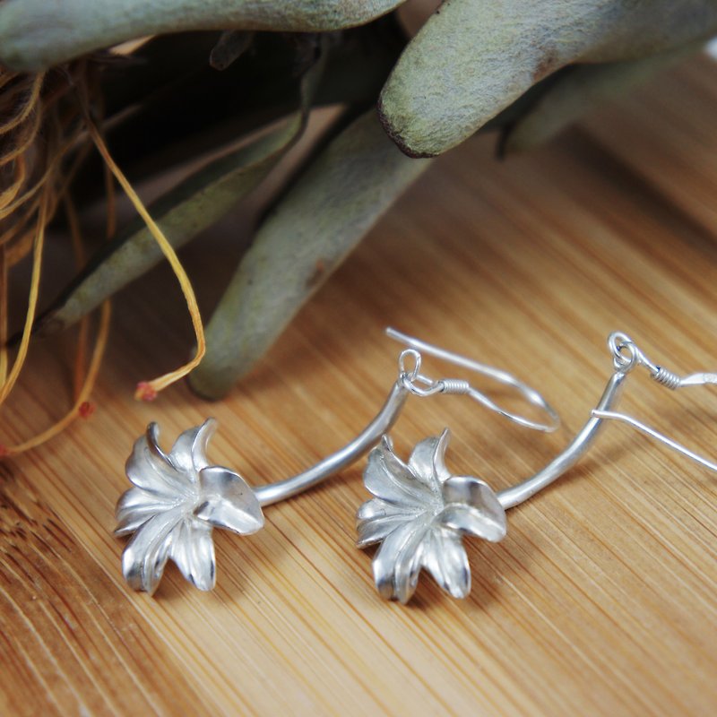 【Half Muguang】Taiwan Wild Lily Sterling Silver Earrings - ต่างหู - เงินแท้ สีเงิน