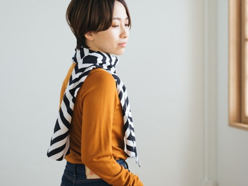 黒染め手ぬぐい　〜菱の花〜 - 其他 - 其他材質 
