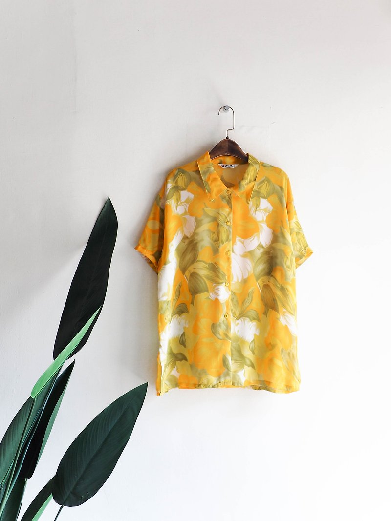 Yamagata goose yellow scattered flower green leaves scattered spring time antique silky spinning shirt shirt shirt - Women's Shirts - Polyester Yellow
