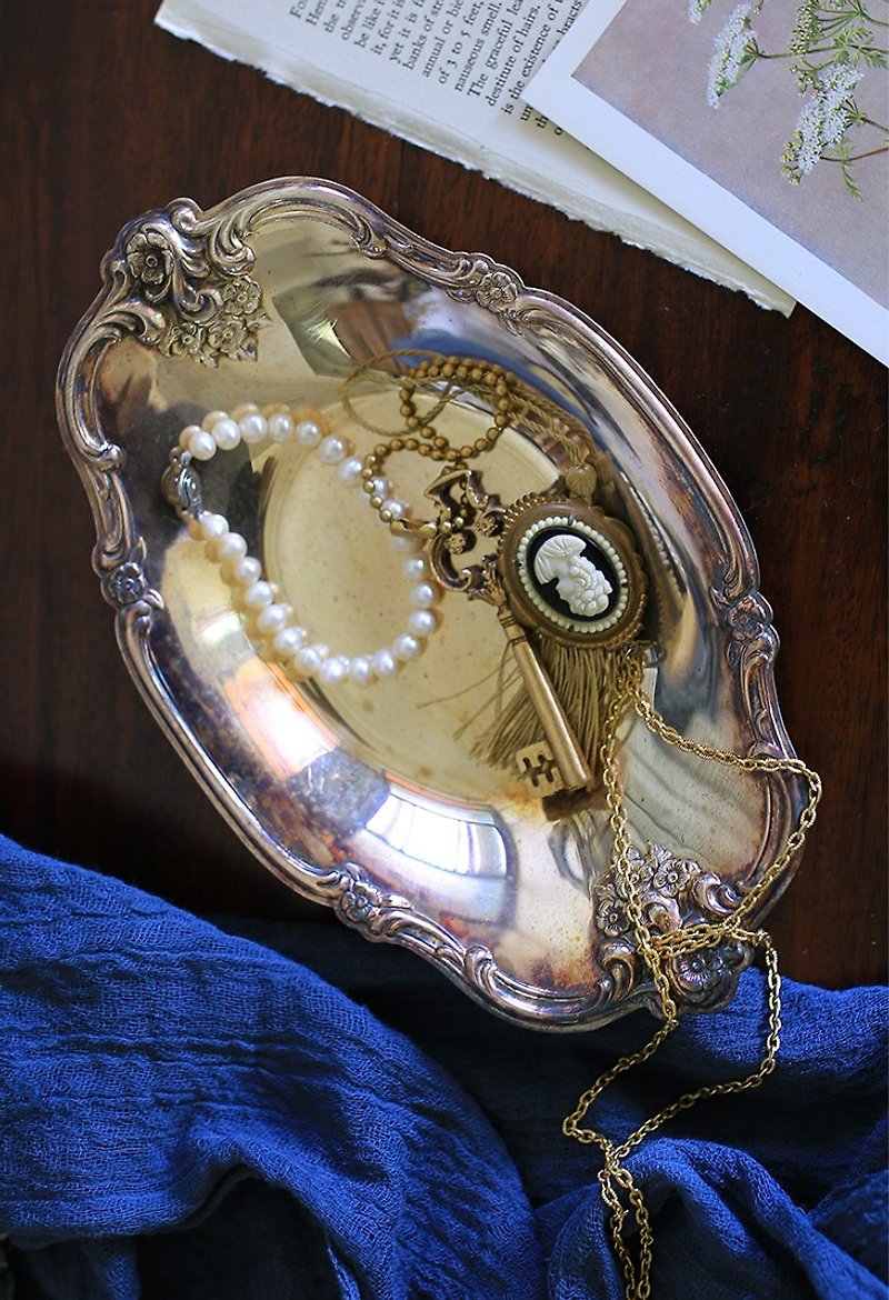 American elegant curved tray silver plate - กล่องเก็บของ - โลหะ สีเงิน
