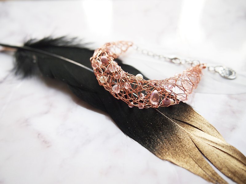手織りのブロンズ線ローズゴールド、透明なビーズと真珠の模造ブレスレット - ブレスレット - 金属 ピンク