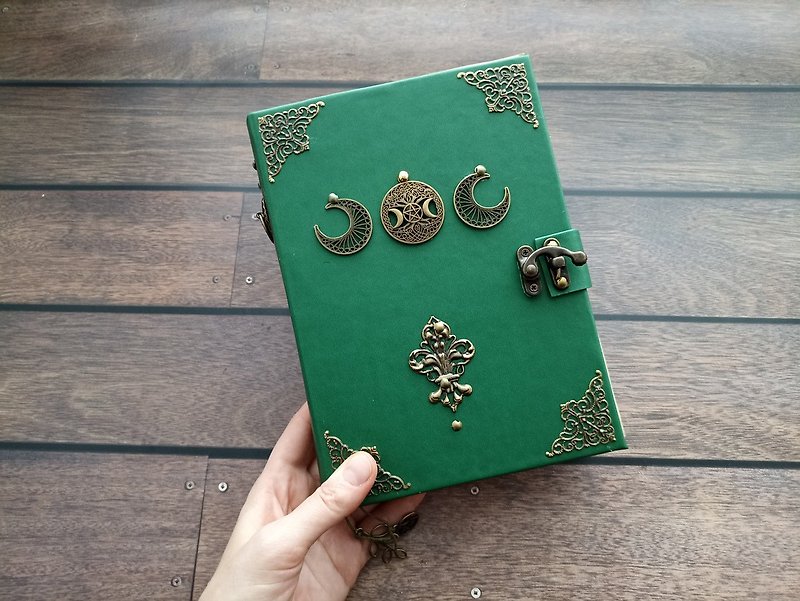 Witch practical magic book of shadow Moon beginner spell book Grimoire charm - 筆記簿/手帳 - 紙 綠色