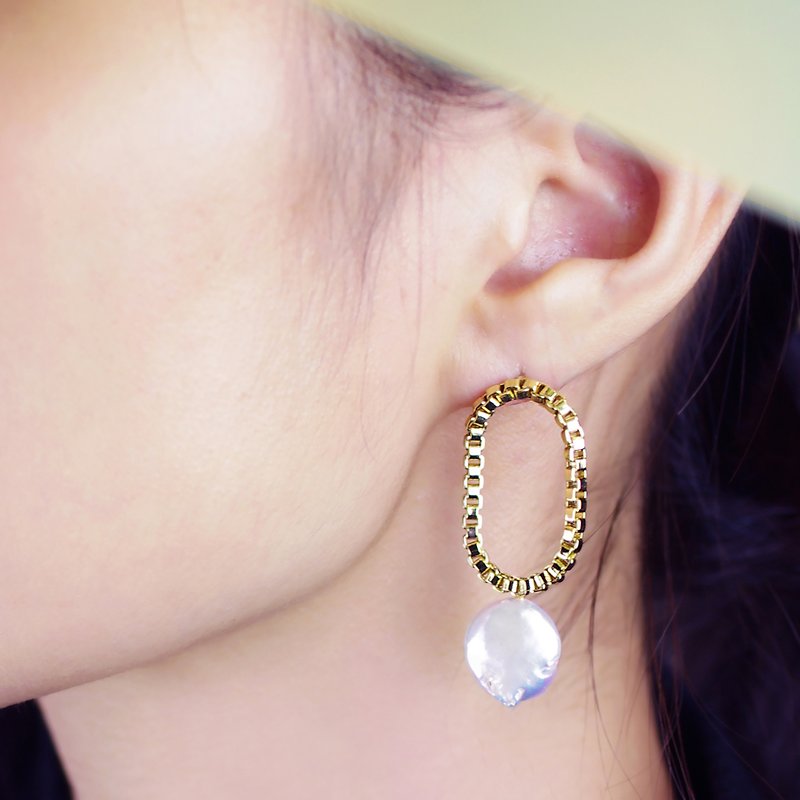 古典橢圓淡水珍珠耳環 JALA - 耳環/耳夾 - 其他金屬 金色