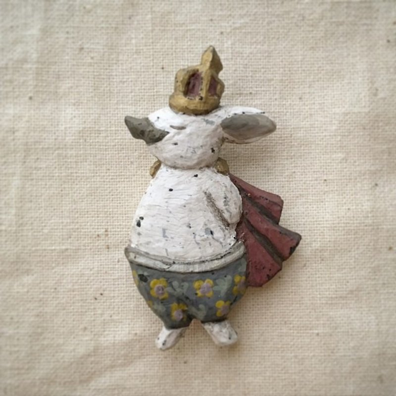 King of a brooch naked - Brooches - Other Materials White