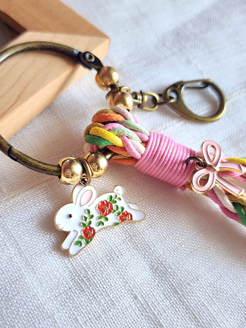 Paris*Le Bonheun。幸福手作。花花兔子。編織短款鑰匙圈 - 鑰匙圈/鑰匙包 - 其他金屬 多色