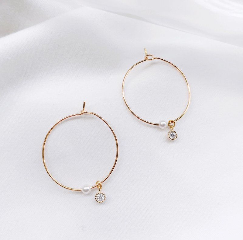 French Romance 14k Gold Round Cake Zircon Pearl Earrings Handmade Earrings - ต่างหู - โลหะ สีทอง