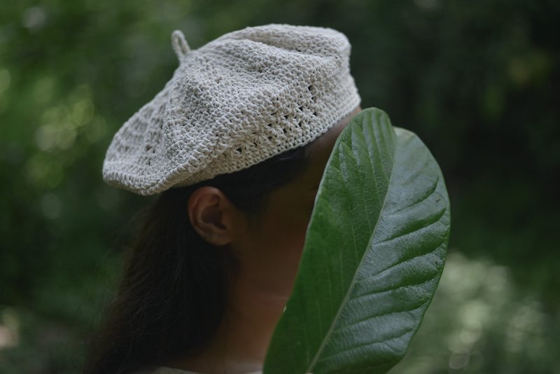 Summer Beret 100% cotton hand-crochet : หมวกเบเร่ต์ฤดูร้อน - Hats & Caps - Cotton & Hemp White