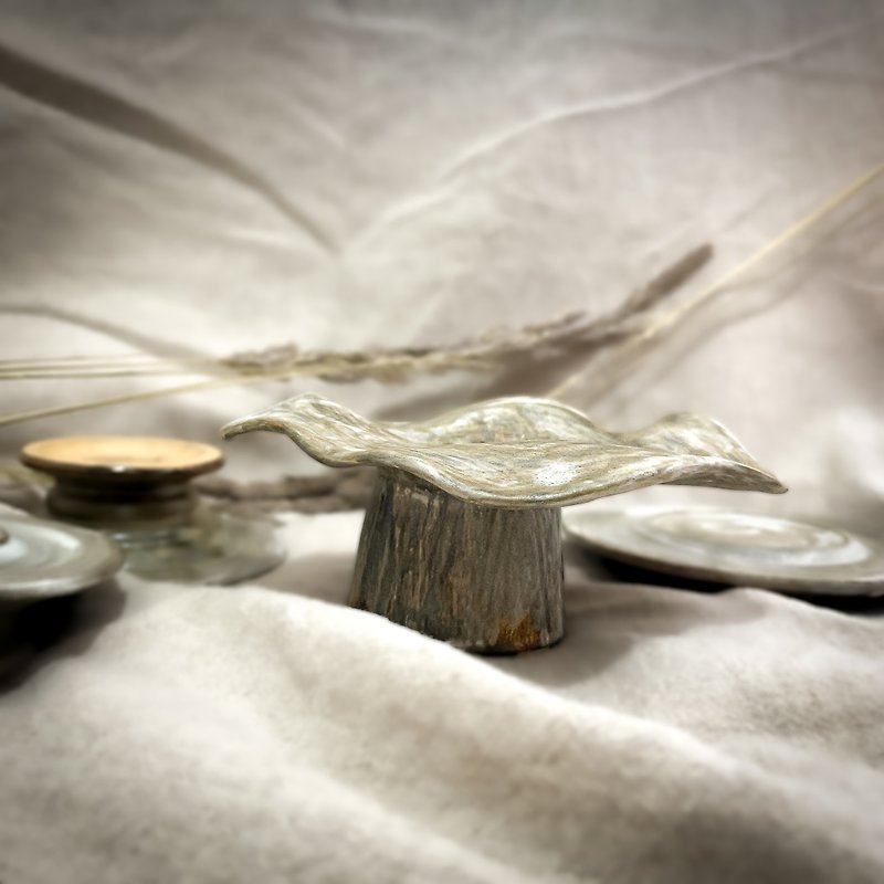 Incense utensils | Changes in the sea series: tall plate, tall table incense stand - Fragrances - Pottery Khaki
