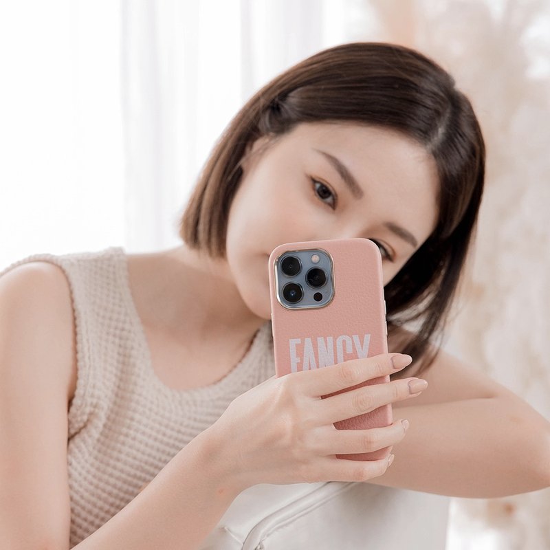 個性字體 蜜荔殼 蜜荔粉天然皮革殼 - iPhone客製化手機殼 - 手機殼/手機套 - 其他材質 粉紅色