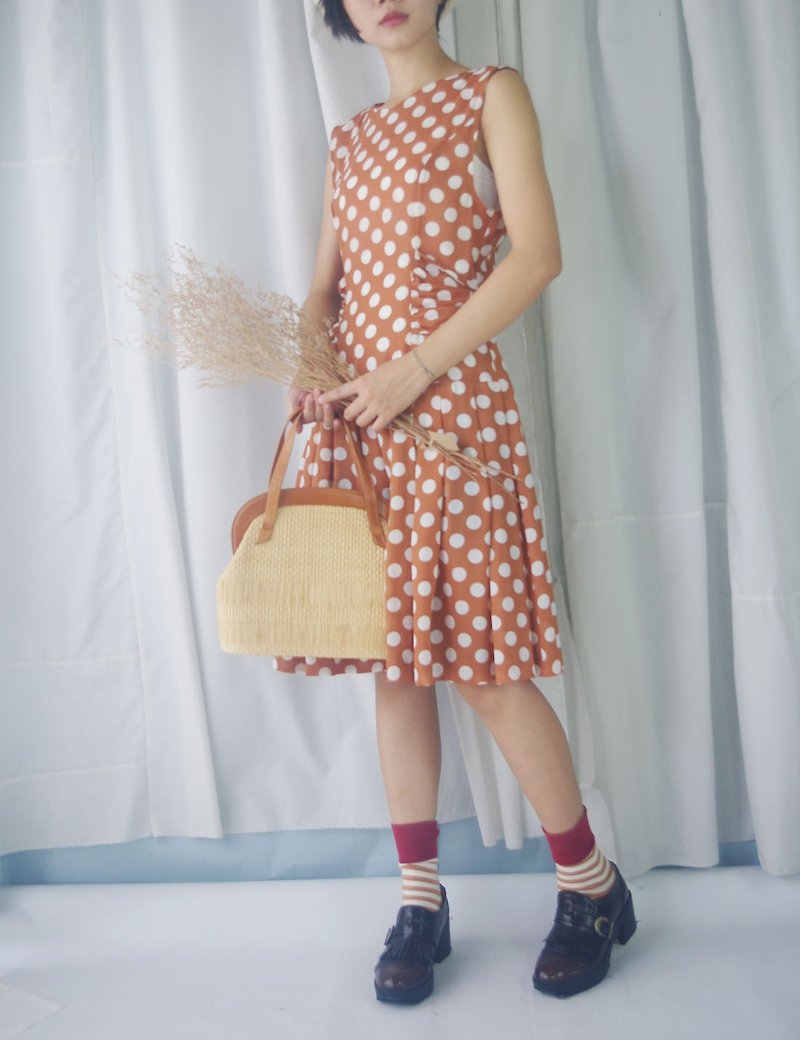 尋寶古著-活力橘色白點低腰綁帶細摺復古洋裝 - 連身裙 - 其他人造纖維 橘色