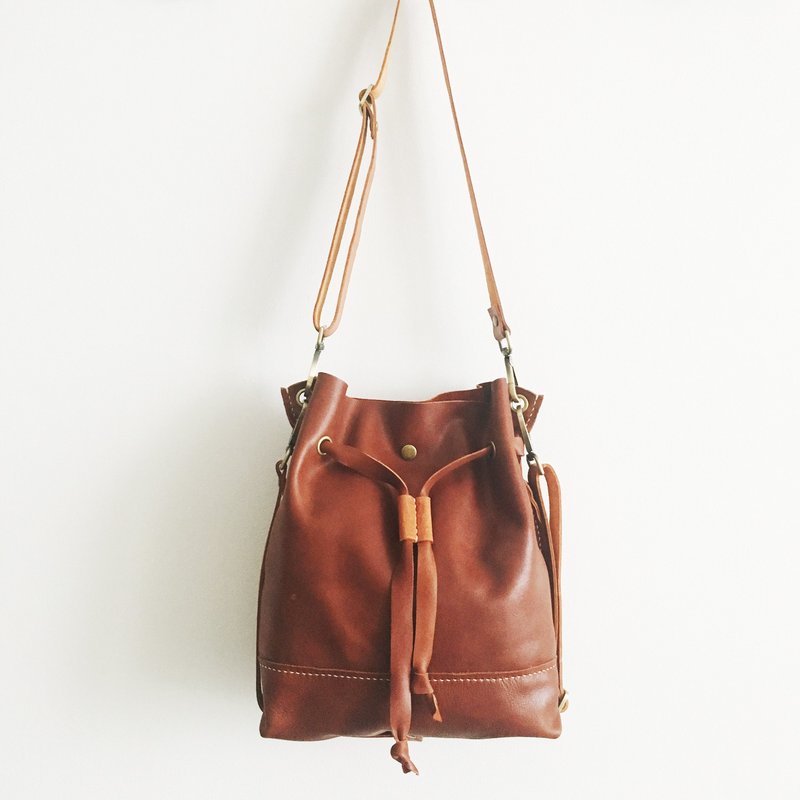 GENUINE LEATHER DRAWSTRING BACKPACK / SLING BAG - กระเป๋าหูรูด - หนังแท้ สีนำ้ตาล