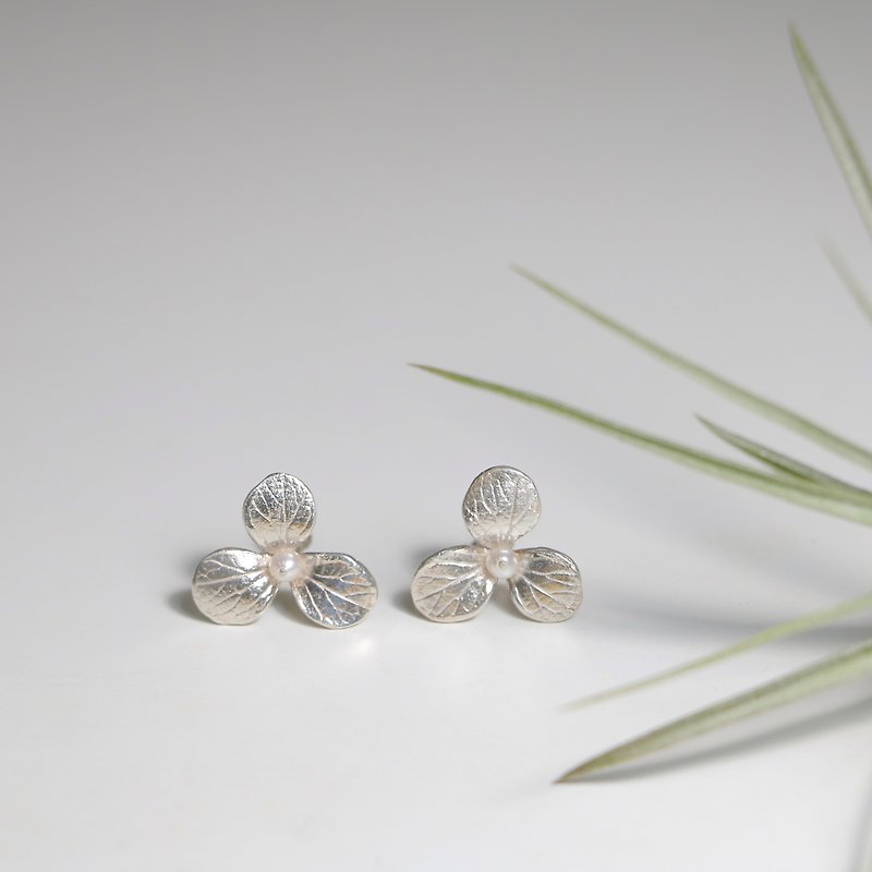 Plant depiction series | three small flower sterling silver pearl earrings - Earrings & Clip-ons - Sterling Silver Silver