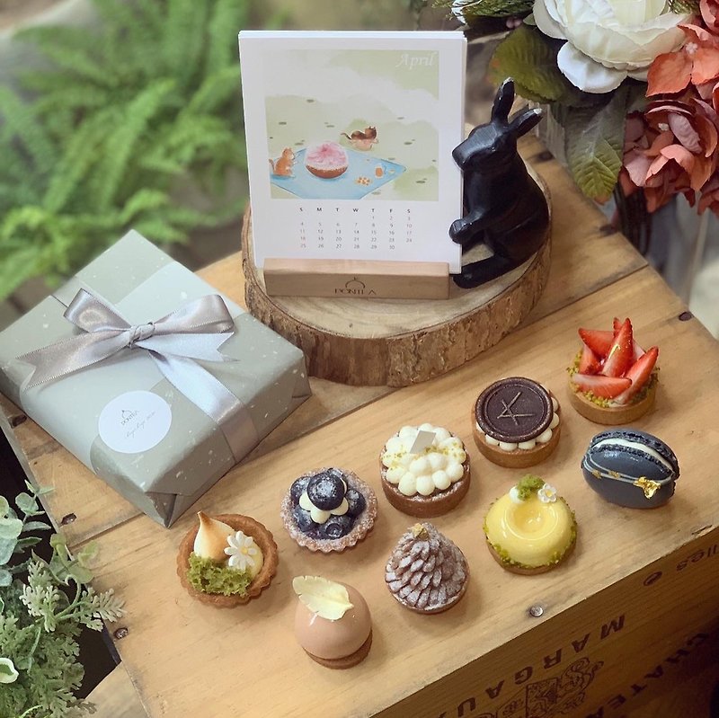 2021 Illustrated Calendar / Small Tower Dessert Charity Joint Gift Box Set with KAKA patisserie / Only for self-collection - เค้กและของหวาน - อาหารสด หลากหลายสี
