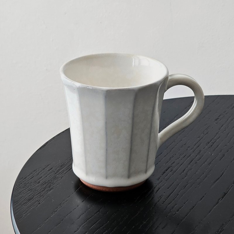 【Pre-order】Titanium Flower White Glaze Coffee Cup - Mugs - Pottery 