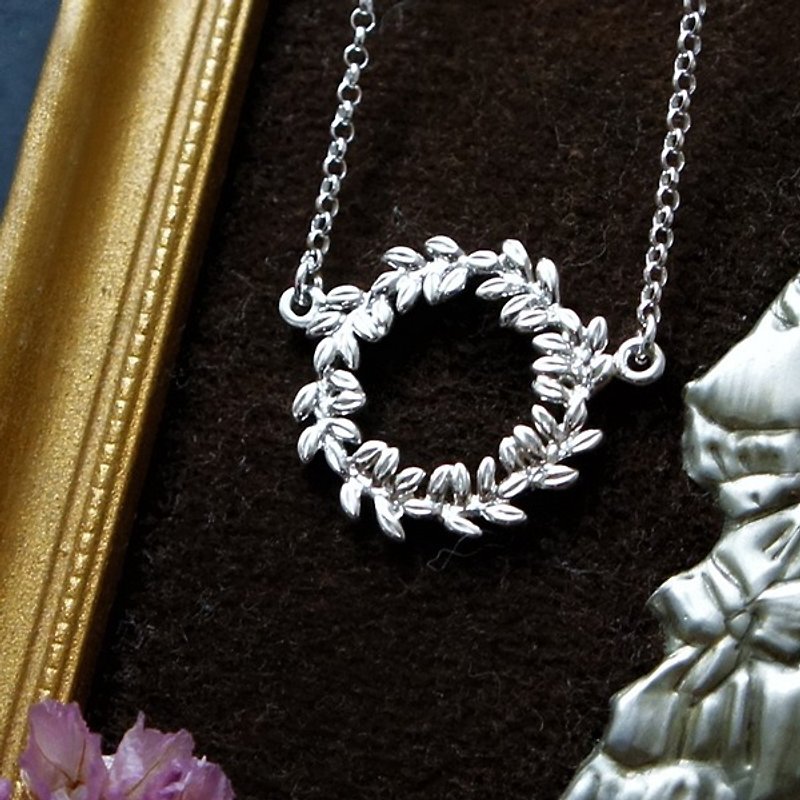 GT wreath Silver Necklace - สร้อยคอ - โลหะ สีเงิน