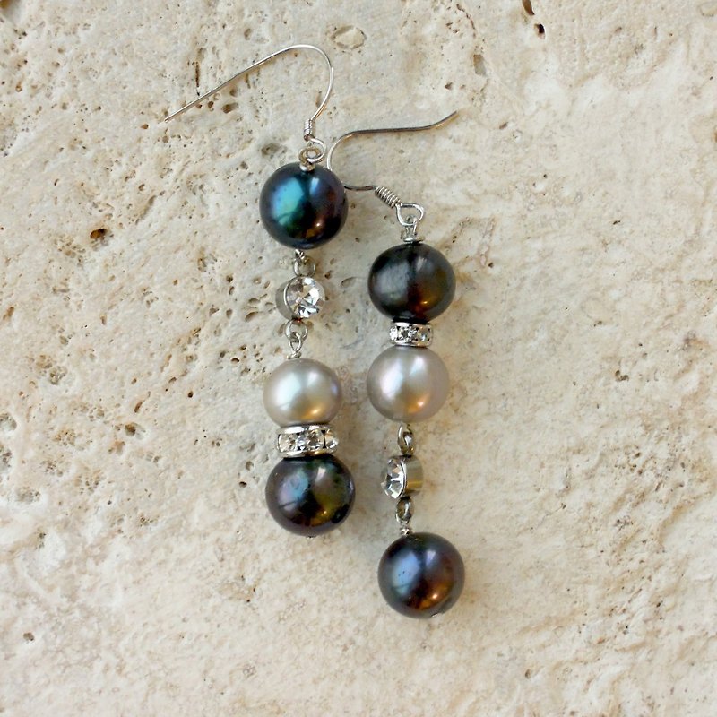 Étude: asymmetrical pearls drops - Earrings & Clip-ons - Other Materials 
