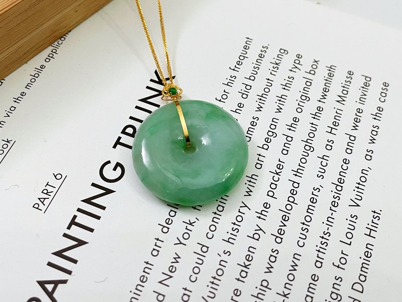 18K pure gold natural Burmese A goods Yang green jade safety buckle pendant - พวงกุญแจ - หยก สีเขียว