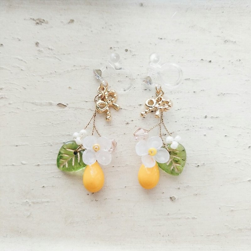 Beaded braided earrings small flower fruit sunshine can be changed to clip style - ต่างหู - วัสดุอื่นๆ สีส้ม