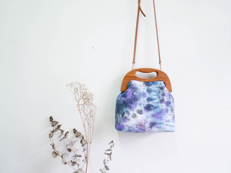 Starry | Tie-dye handmade wooden clasp frame bag - Messenger Bags & Sling Bags - Cotton & Hemp Purple
