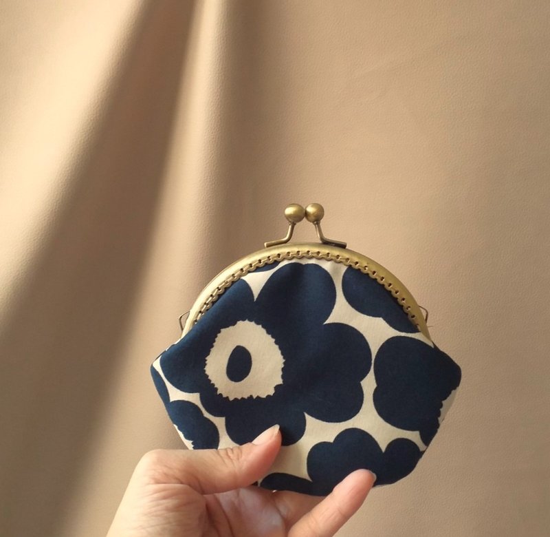 Milk Tea and Ink Blue-Limited Marimekko fabric kiss lock bag/small earphone accessories collection - Coin Purses - Cotton & Hemp 