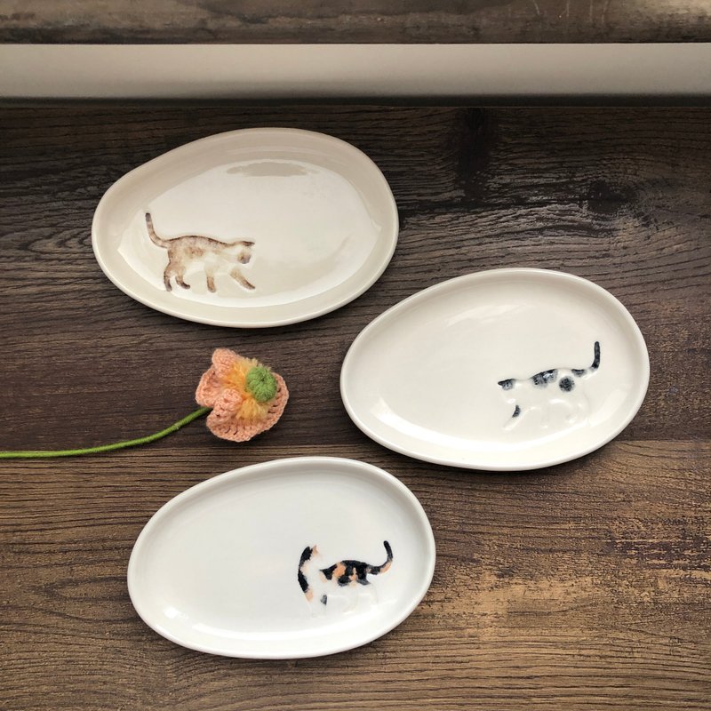 Jam plate/ornament plate/white bottom-large - ของวางตกแต่ง - เครื่องลายคราม หลากหลายสี