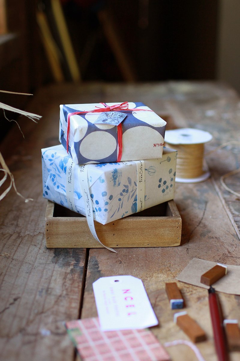 Fion Stewart Paper - A3 Wrapping Paper - Cherry Tree Under Blue - กระดาษโน้ต - กระดาษ สีน้ำเงิน