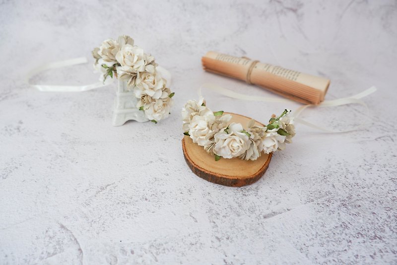 Wedding flower wrist corsage ivory olive green floral bracelet, wedding corsage - 襟花/結婚襟花 - 紙 綠色