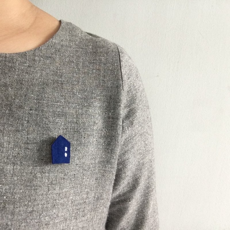 Handmade wool felt brooch : blue house - 胸針 - 羊毛 藍色