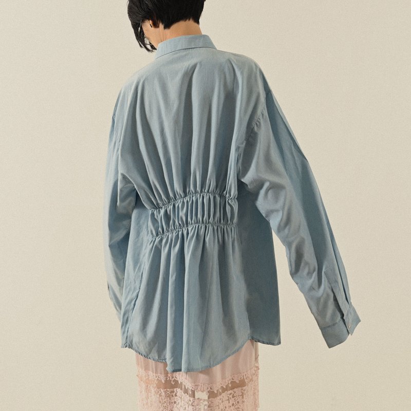 【NaSuBi Vintage】Upcycling純色抽皺古著襯衫 - 女襯衫 - 其他人造纖維 藍色