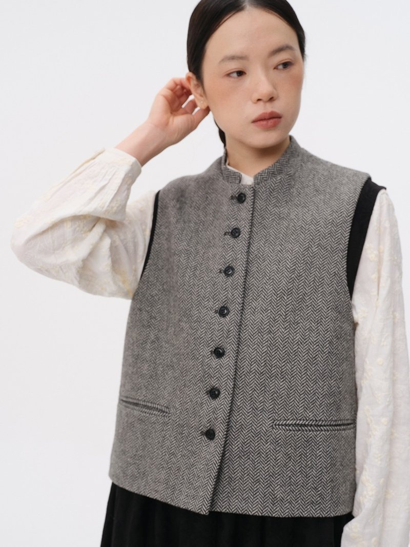 Herringbone pattern stand collar multi-button wool versatile vest - เสื้อกั๊กผู้หญิง - ขนแกะ สีเทา