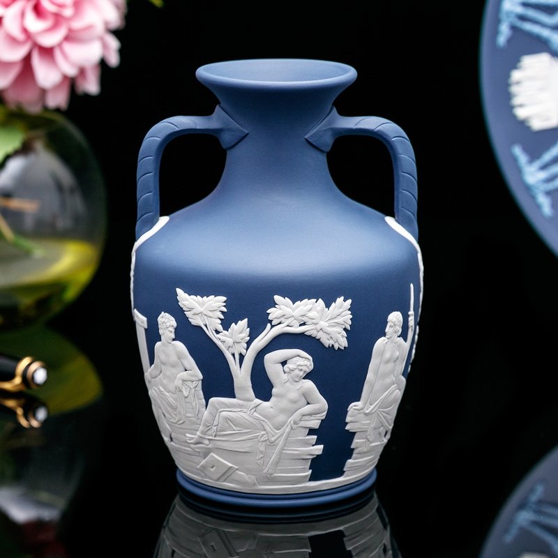 鎮廠珍寶Wedgwood Jasper碧玉浮雕1973陶瓷波特蘭瓶寶瓶絕版藝術 - 花瓶/花器 - 瓷 