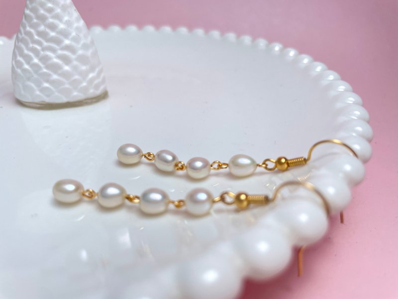 Summer Special White Tassel Natural Freshwater Pearl White Moonlight Tassel Sterling Silver Earrings - ต่างหู - ไข่มุก ขาว