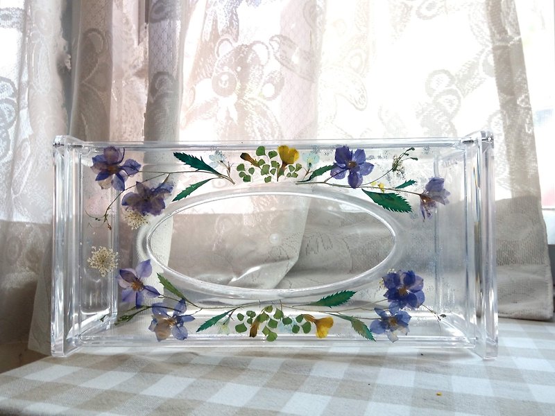 Handmade tissue box with pressed flowers - กล่องทิชชู่ - อะคริลิค สีม่วง
