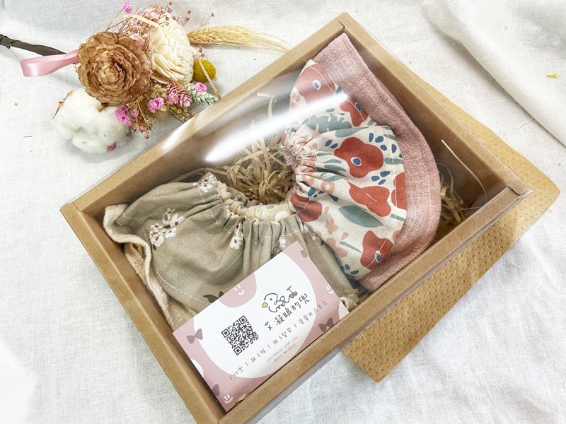 Hand-made double-layer lotus leaf bib full moon gift box with packaging - ของขวัญวันครบรอบ - ผ้าฝ้าย/ผ้าลินิน 