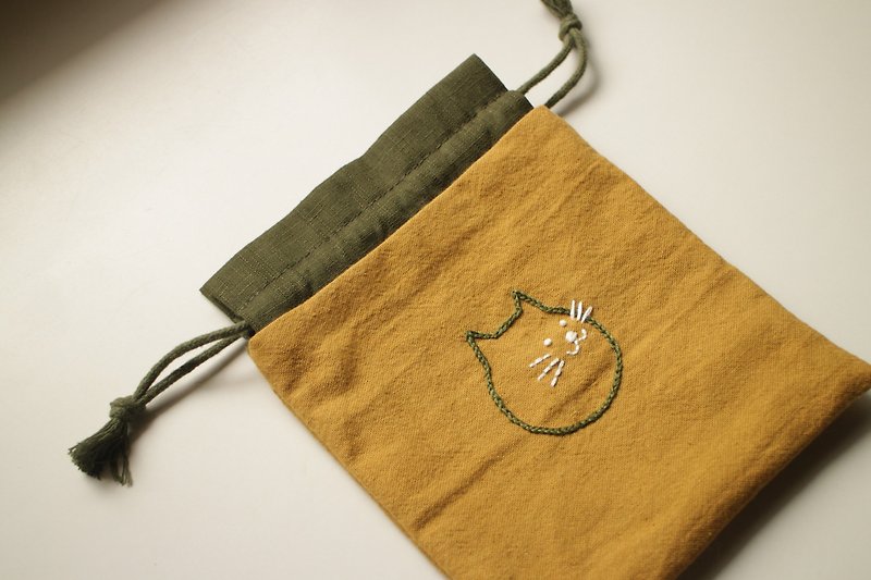 貓咪 手工刺繡束口袋 XS - 化妝包/收納袋 - 棉．麻 綠色