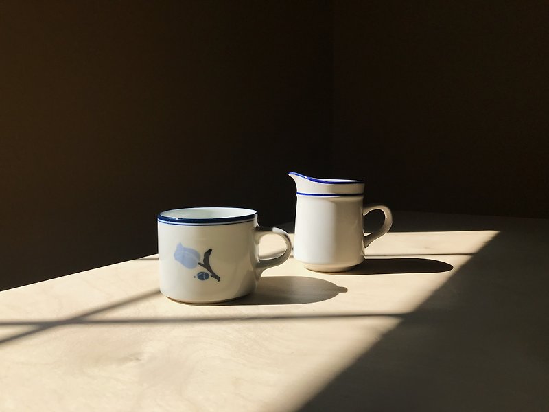 陶瓷藍邊小花馬克杯/藍邊小奶盅 - 咖啡杯/馬克杯 - 陶 白色