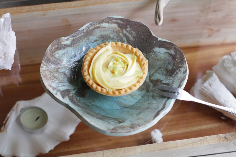 Pure hand-kneaded green Stone ceramic irregular-shaped pottery plate/deep plate/candle holder/moss ball plate/dessert plate - Plates & Trays - Pottery Green