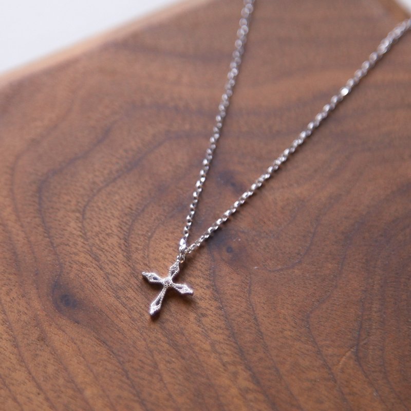 Retro engraved small cross | Delicate and light jewelry feel. Designer Picks. Faith series - สร้อยคอ - เงินแท้ 