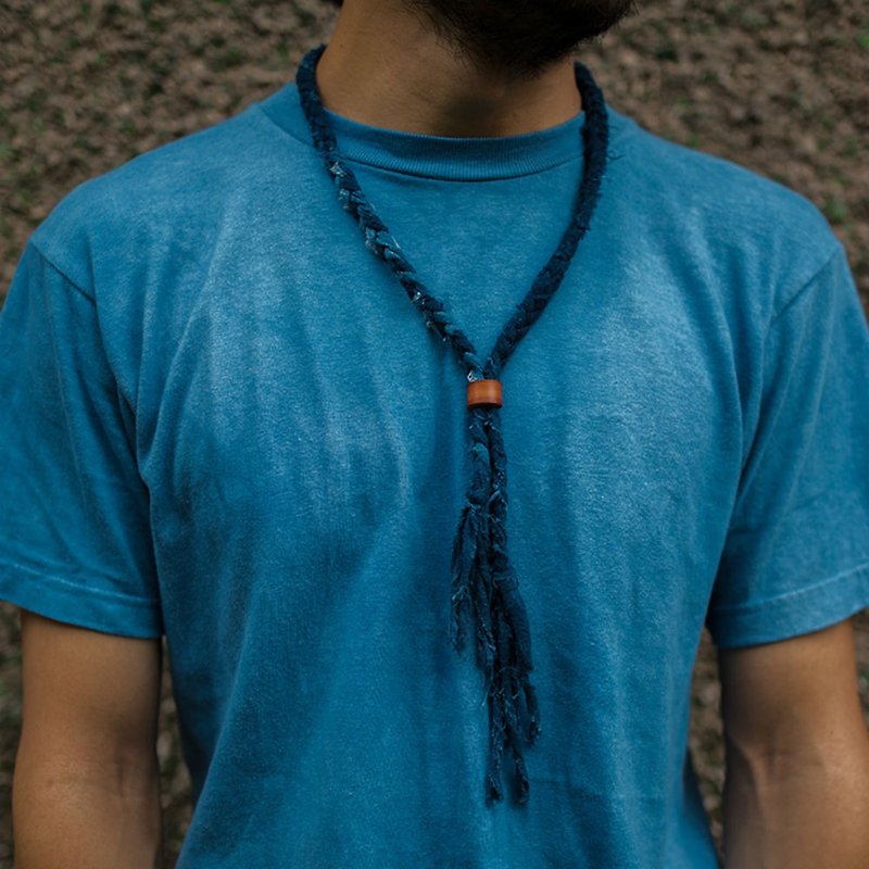 阿美咔嘰 | 純手作編織藍染編繩項鏈含皮釦 藍色複古佛繫手作項墜 - 項鍊 - 棉．麻 藍色