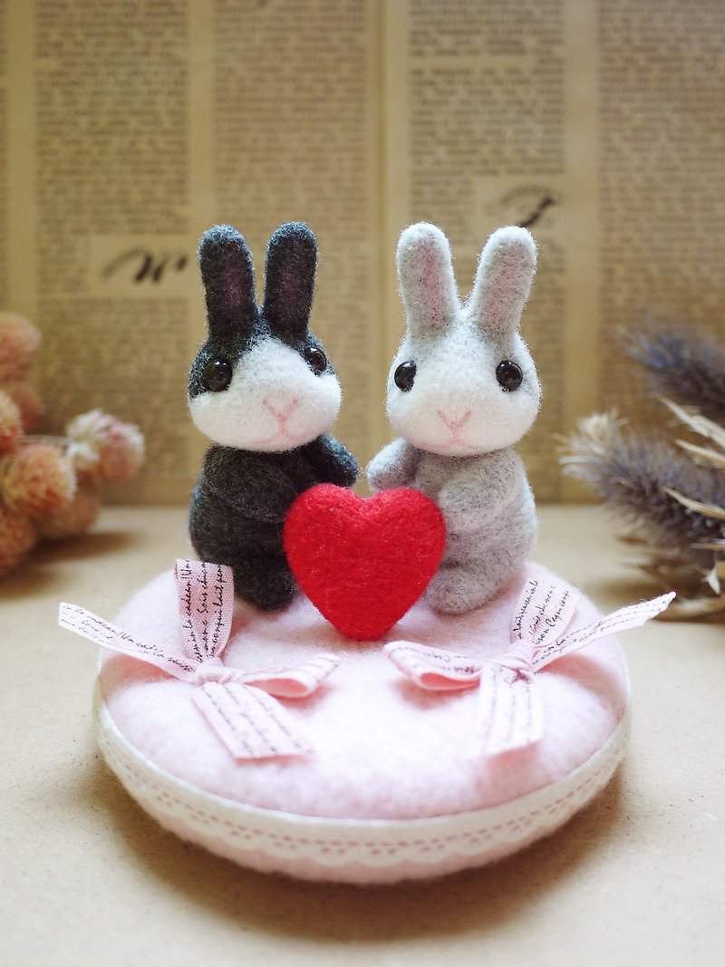 羊毛氈一雙一對小兔婚禮戒指枕/擺設(粉紅色) - 擺飾/家飾品 - 羊毛 粉紅色