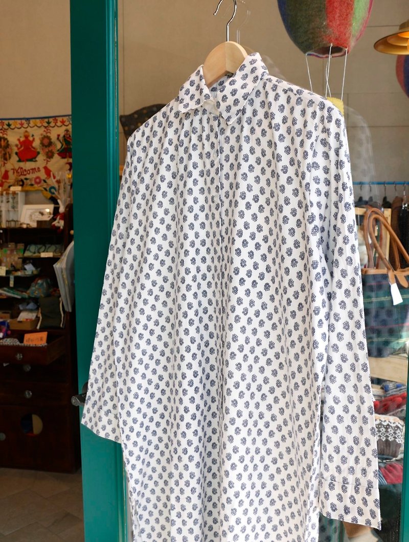 Japaindia 復古花圖騰長版襯衫 白底藍花BJ1601028 - 洋裝/連身裙 - 紙 藍色