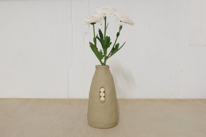 A Decorative Pottery Mini Vase - เซรามิก - ดินเผา สีกากี