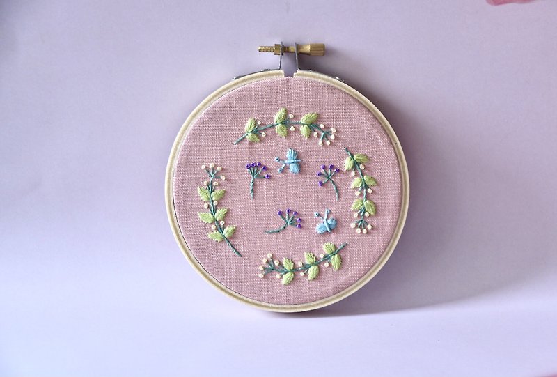 Novice Embroidery Material Pack - French Embroidery - Wreath Round Frame Hanging Picture - เย็บปัก/ถักทอ/ใยขนแกะ - งานปัก 