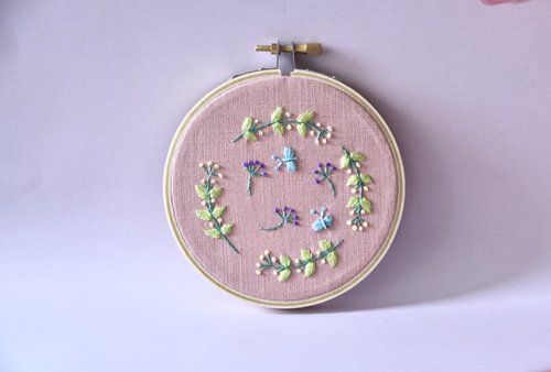 布製好時光 新手刺繡材料包 -法式刺繡-花圈圓框掛畫