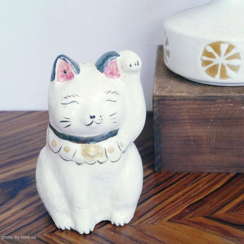 Hand Pinch Tao Xi Lucky Cat - ของวางตกแต่ง - ดินเผา ขาว