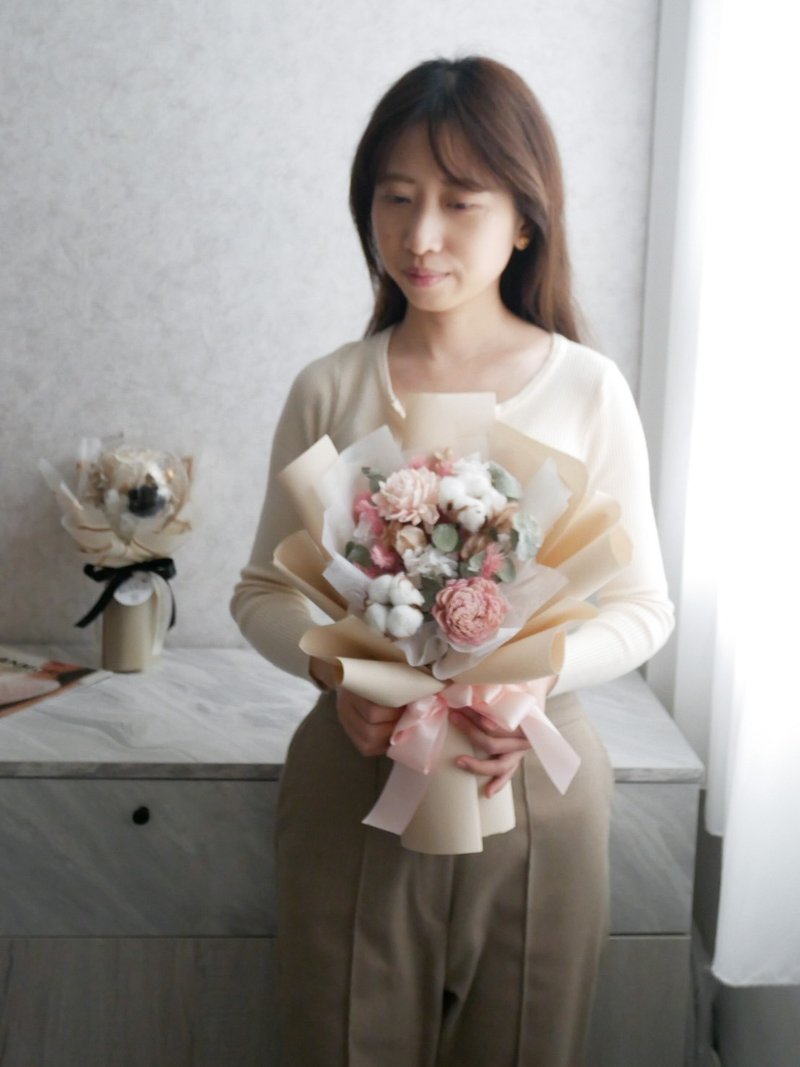 中型粉色乾燥花束【花漾】結婚週年/求婚/生日/畢業花束/七夕花束 - 乾燥花/永生花 - 植物．花 粉紅色